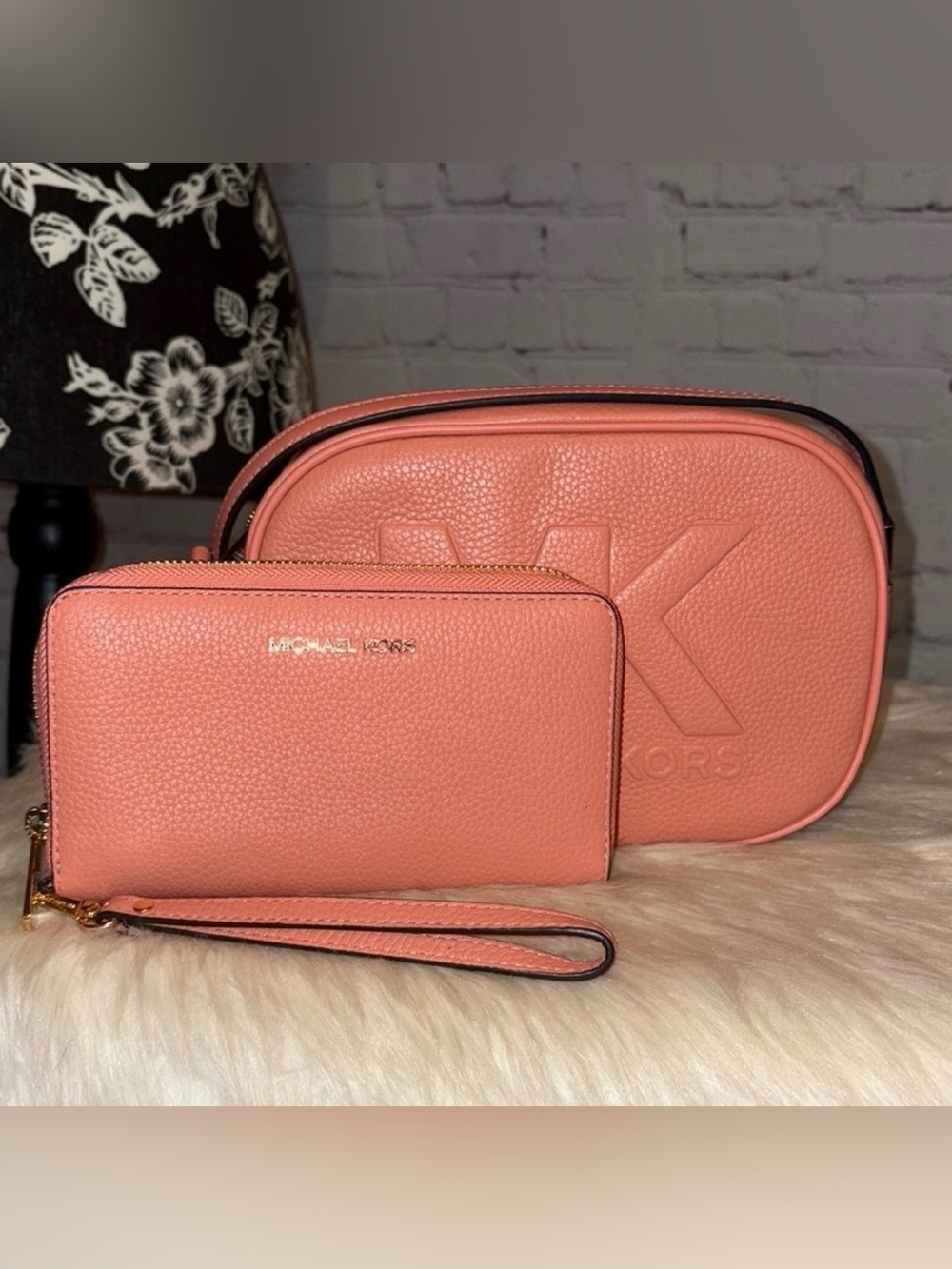 Michael Kors JET SET Embossed Crossbody/JET SET TRAVEL Wallet 2pc Set